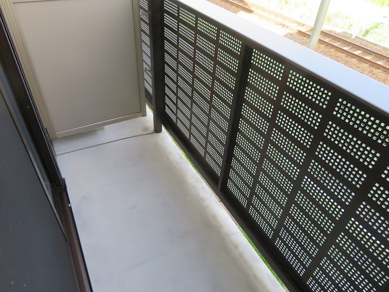 バルコニー　同物件別部屋