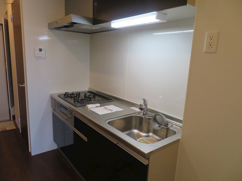 キッチン　同物件別部屋