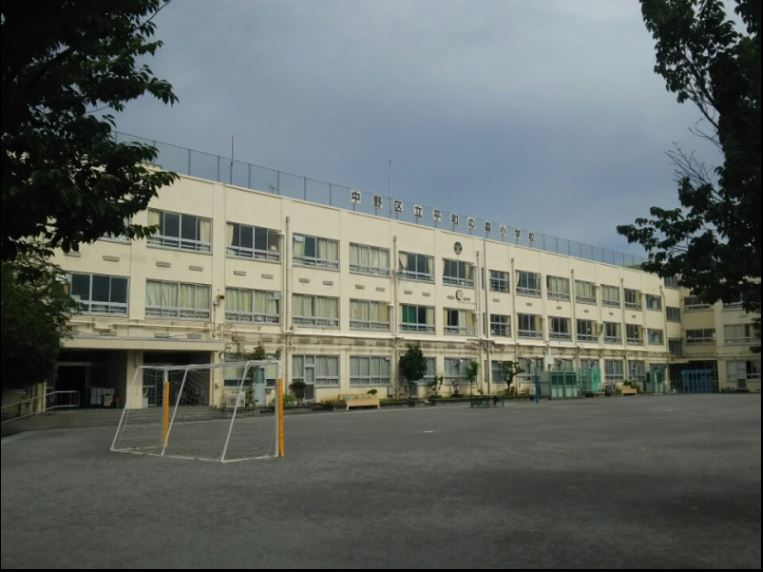 小学校　中野区立平和の森小学校（小学校）まで824m