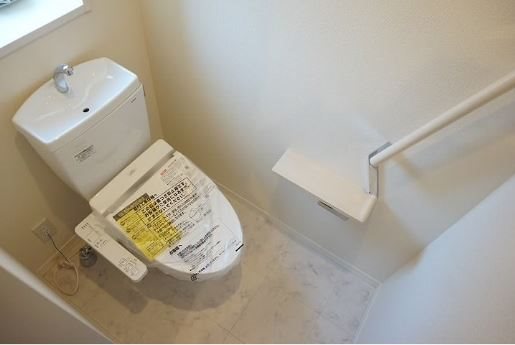 トイレ　別部屋の参考写真となります。