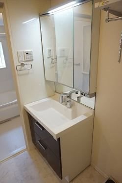 洗面設備　別部屋の参考写真となります。