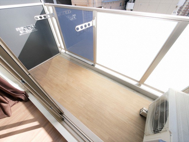 バルコニー　暖かな日差しのふりそそぐバルコニー