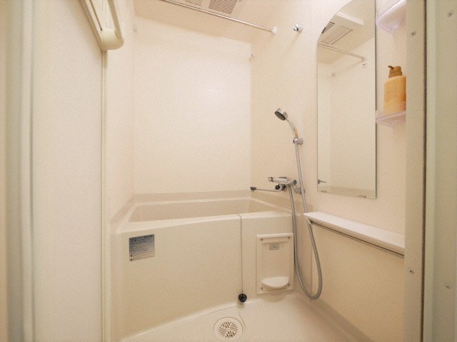 バス・シャワールーム　落ち着いた空間のお風呂です