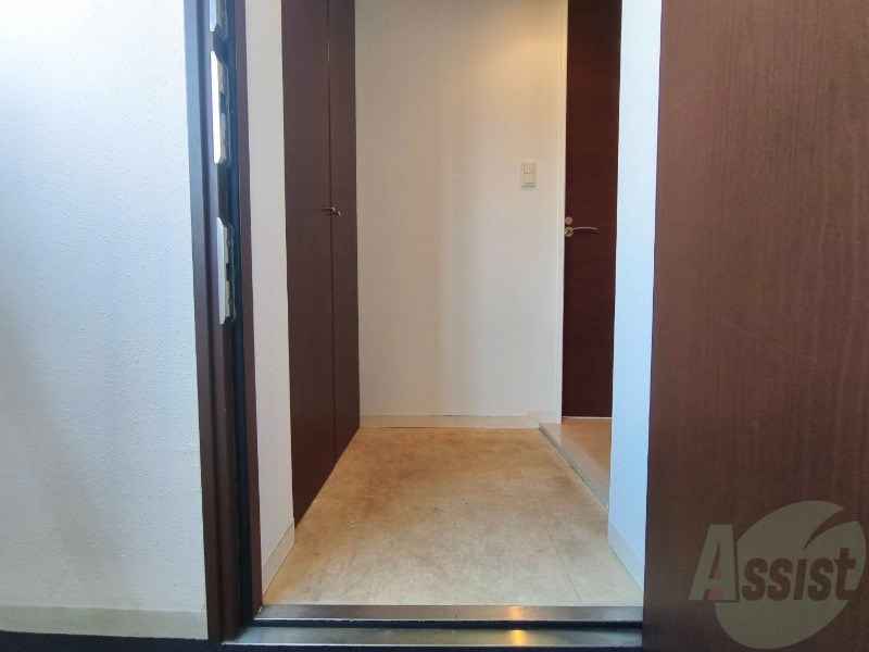 玄関　玄関の様子です。明るい印象ですね。気分もあがりそう。