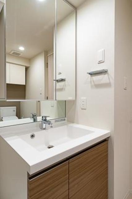 洗面設備　※写真は同タイプ住戸です。