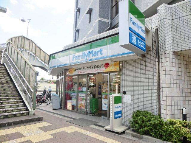 コンビニ　ファミリーマート（コンビニ）まで120m