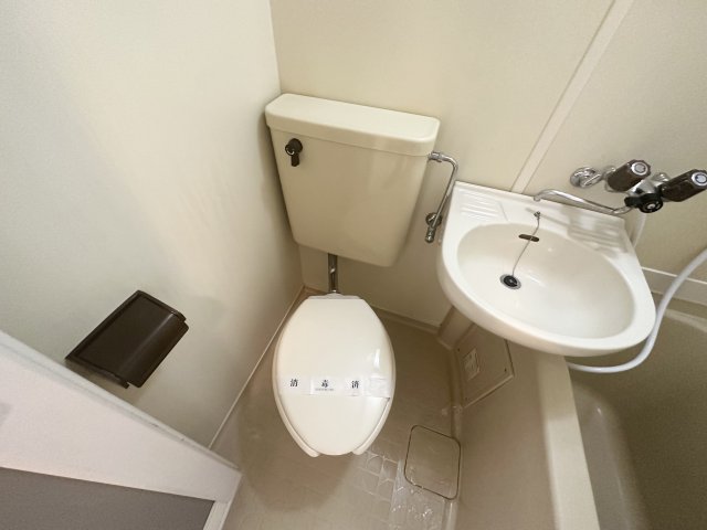 トイレ　浴室内にトイレがあります☆