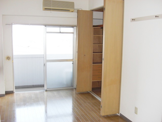 収納　写真は別号室のものです。