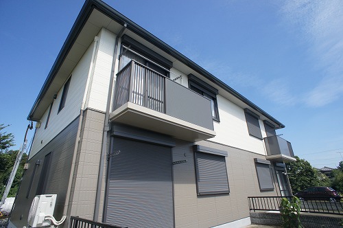建物外観　積水ハウスのシャーメゾン♪南側は、広めの専用庭となります♪