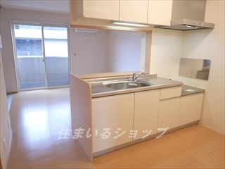 居室・リビング　カウンターには収納あり