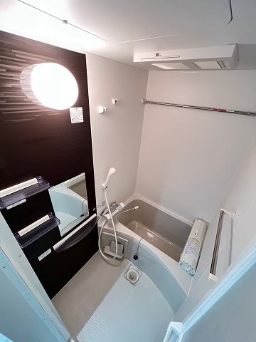 バス・シャワールーム　落ち着いた空間のお風呂です
