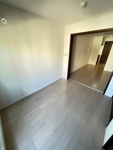 その他部屋・スペース　開放的な寝室です