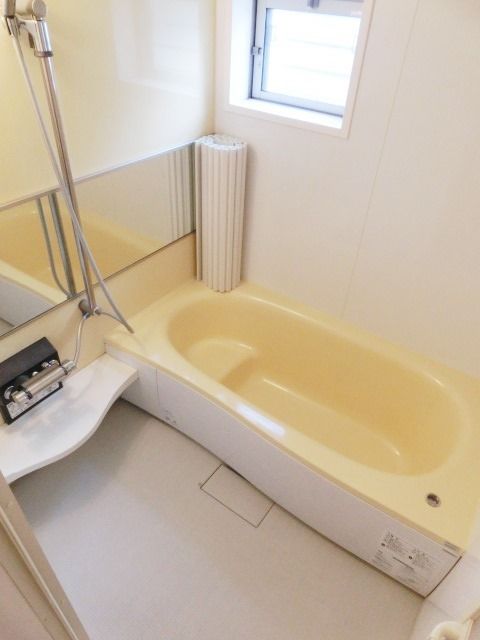 バス・シャワールーム　ゆったりとした一坪の浴室は魅力的です
