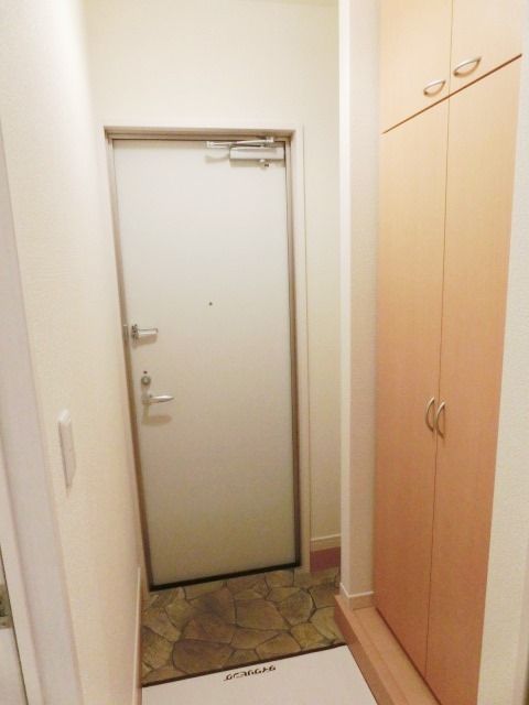 玄関　トールタイプのシューズボックス