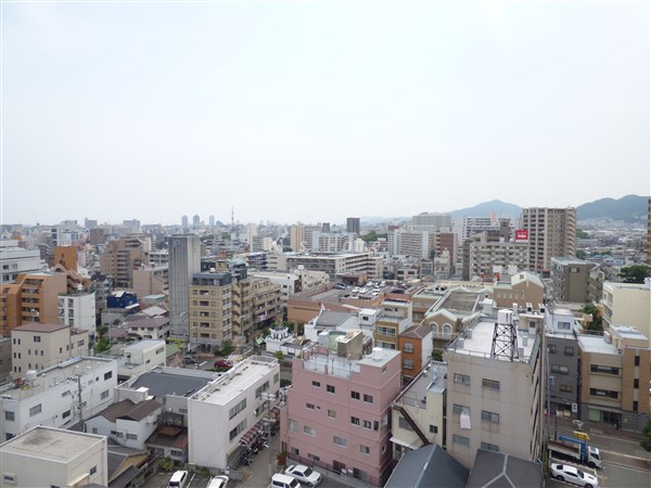 眺望　夜は神戸の夜景が楽しめるお部屋です！