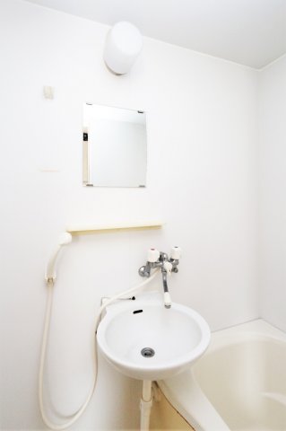 洗面設備　参考写真（同物件別部屋）