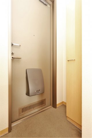 玄関　参考写真（同物件別部屋）