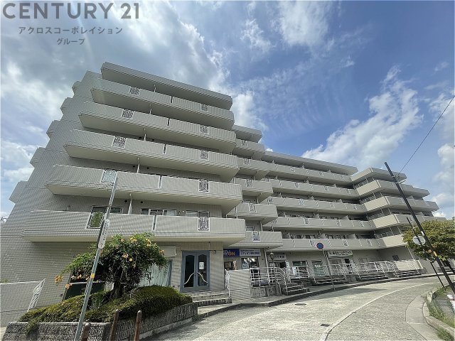 建物外観　オートロックで外部の人間が簡単に出入りできないため安心です。