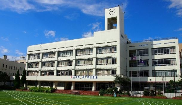 小学校　新宿区立余丁町小学校（小学校）まで550m