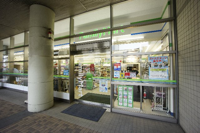 コンビニ　ファミリーマート プラウドタワー船橋店（コンビニ）まで261m
