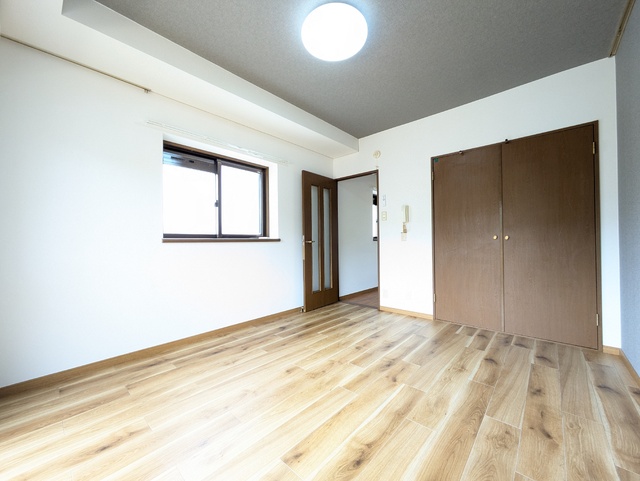 その他部屋・スペース　二面採光の洋室７．２帖