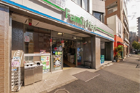 コンビニ　ファミリーマート 南麻布四丁目店（コンビニ）まで308m