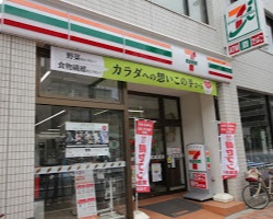 コンビニ　セブンイレブン（コンビニ）まで120m