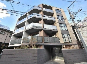建物外観　鉄筋コンクリート造のがっちりとした建物。