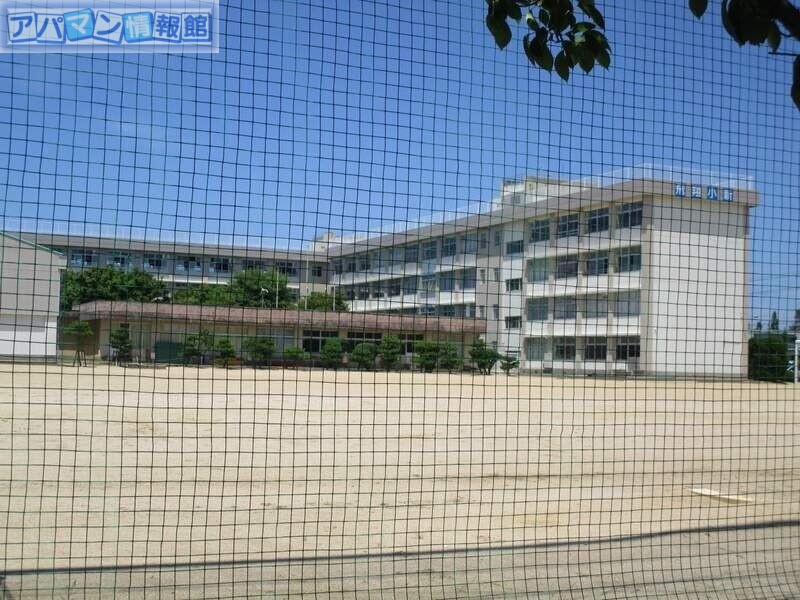 中学校　新潟市立小新中学校（中学校）まで698m