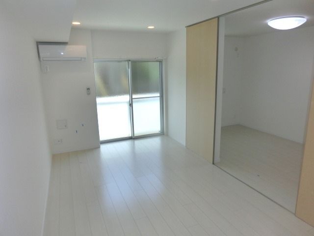 居室・リビング　明るいお部屋です