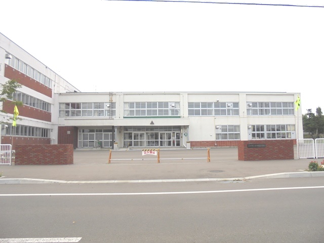 小学校　江別市立東野幌小学校（小学校）まで565m