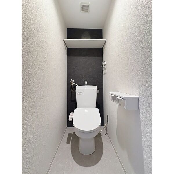 トイレ　☆トイレもデザイン性◎♪二連のペーパーホルダーも実用的です☆