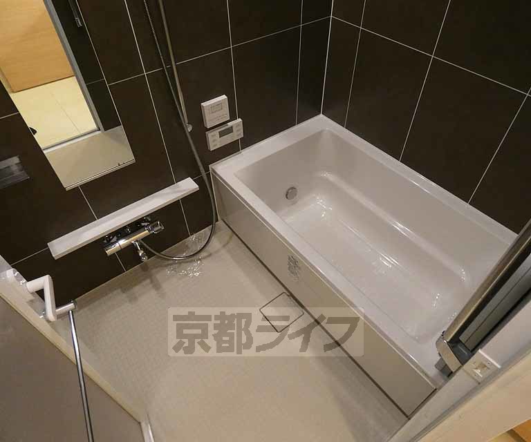 バス・シャワールーム　おしゃれな浴槽です。