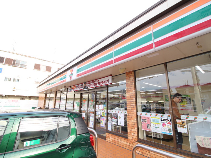 コンビニ　セブンイレブン（コンビニ）まで395m