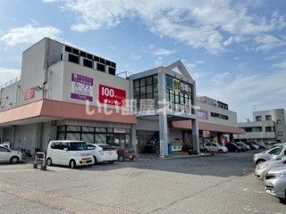 スーパー　ハッピータウン氷見ショッピングセンター（スーパー）まで837m
