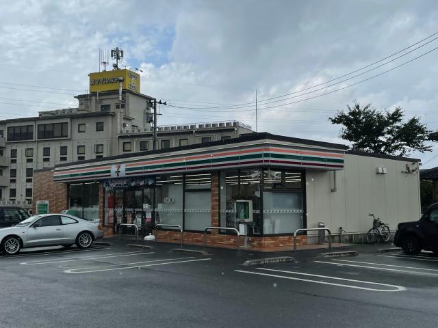 コンビニ　セブンイレブン郡山芳賀3丁目店（コンビニ）まで358m