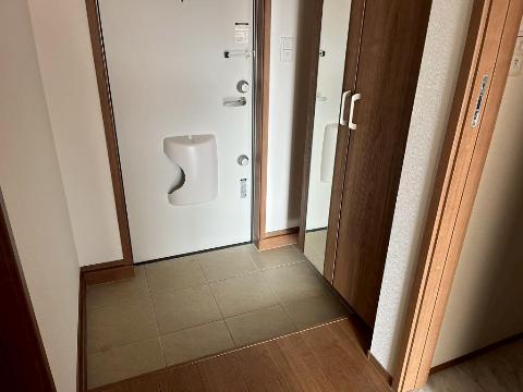 玄関　※同物件101号室