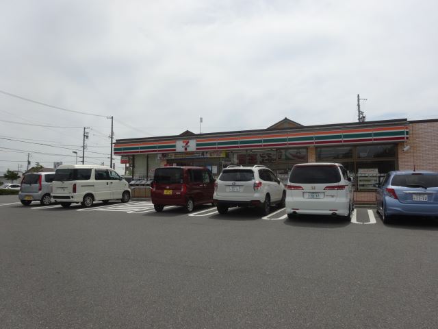 コンビニ　セブンイレブン（コンビニ）まで240m