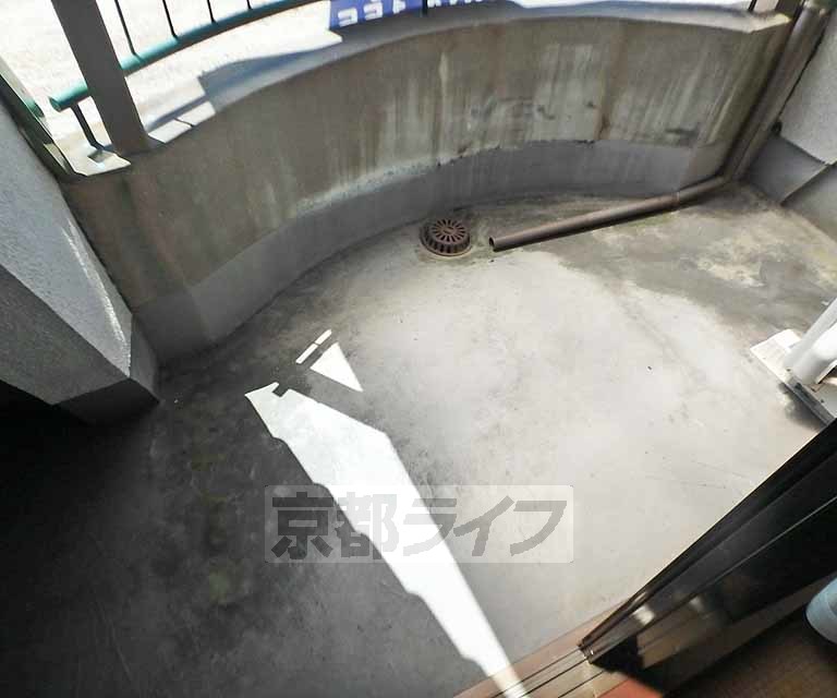 バルコニー　洗濯物はこちらへ