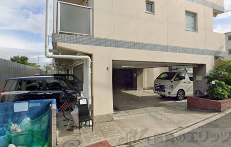 エントランス　駐車場