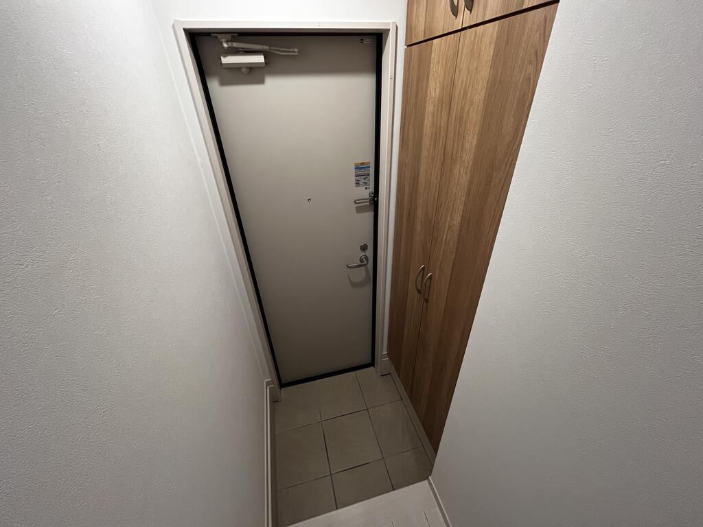 玄関　同施工会社の参考写真です。