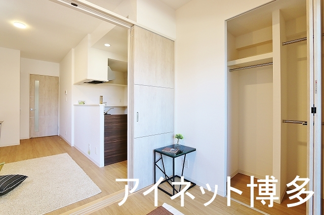 収納　使いやすい棚付き収納です