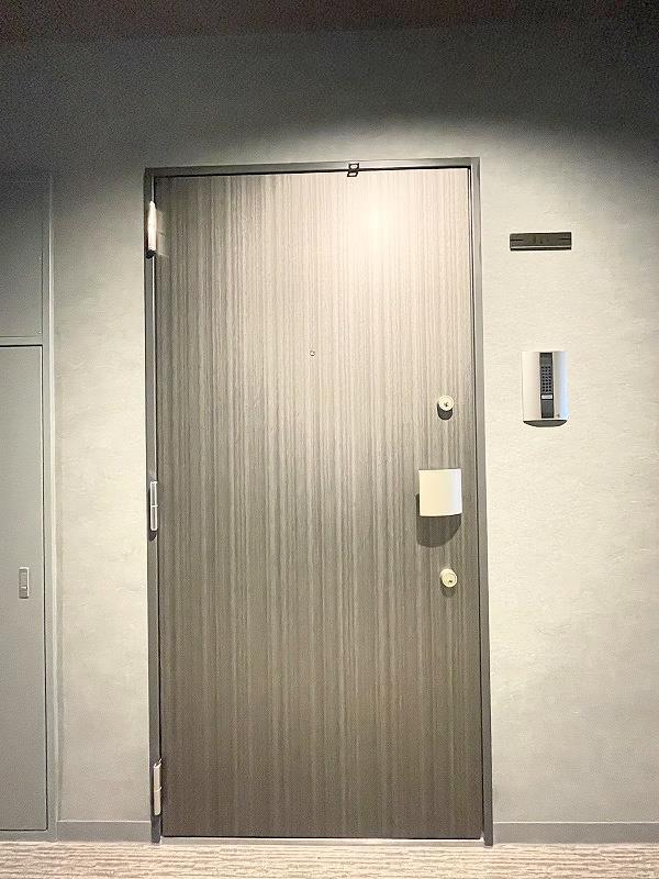 玄関　玄関外側・ダブルロック