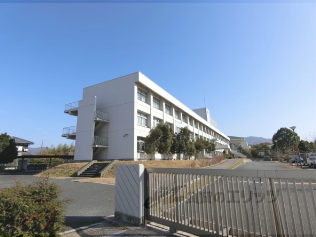 中学校　湖東中学校（中学校）まで2100m