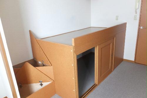 その他部屋・スペース　ベット下大型収納付き