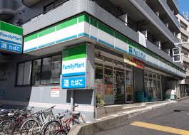 コンビニ　ファミリーマート金井窪山手通り店（コンビニ）まで247m