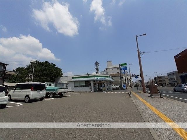 コンビニ　ファミリーマート　高知旭町店（コンビニ）まで650m