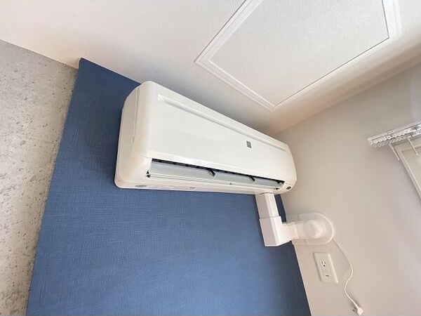 その他設備　夏もカラッと快適なエアコン付き♪