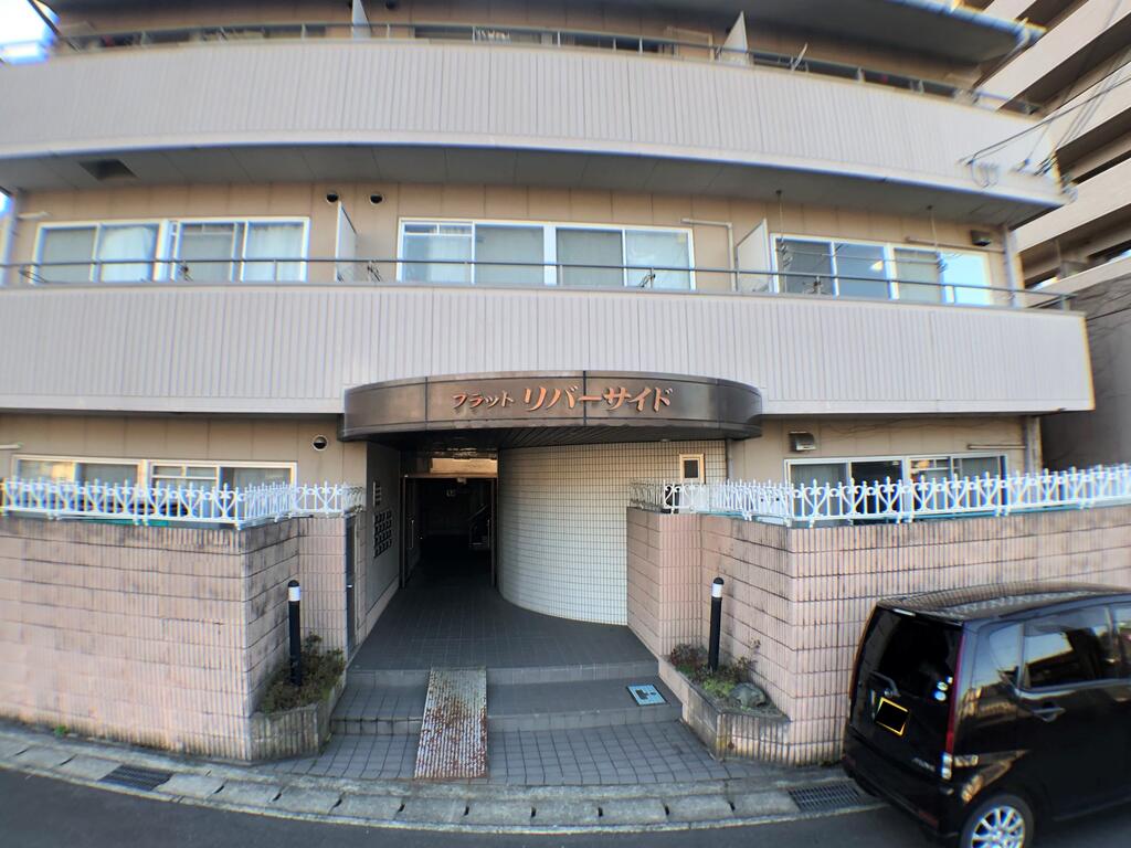 フラットリバーサイドの外観写真