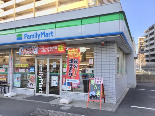 コンビニ　ファミリーマート 東大和桜が丘二丁目店（コンビニ）まで306m